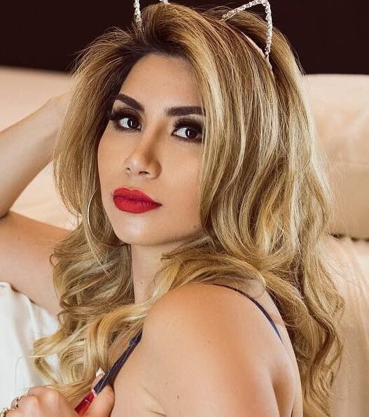 La Bebeshita reaparece tras complicación médica con tratamiento facial