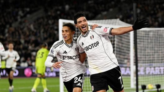 Raúl Jiménez da triunfo a Fulham sobre West Ham en Premier League