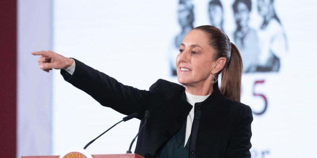 Sheinbaum asegura que no subirá la gasolina regular en enero 2026