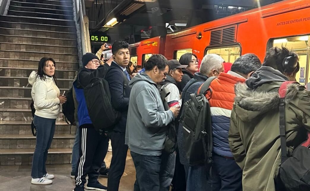 Retrasos en Líneas 7 y 8 del Metro CDMX por falla y revisión
