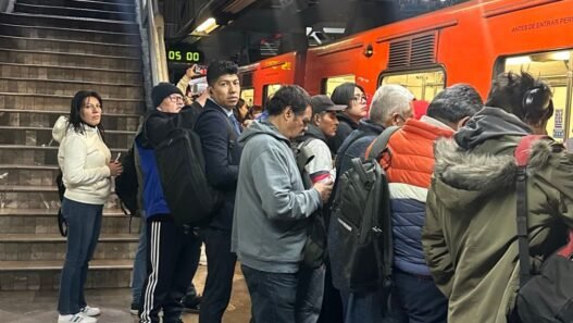 Retrasos en Líneas 7 y 8 del Metro CDMX por falla y revisión