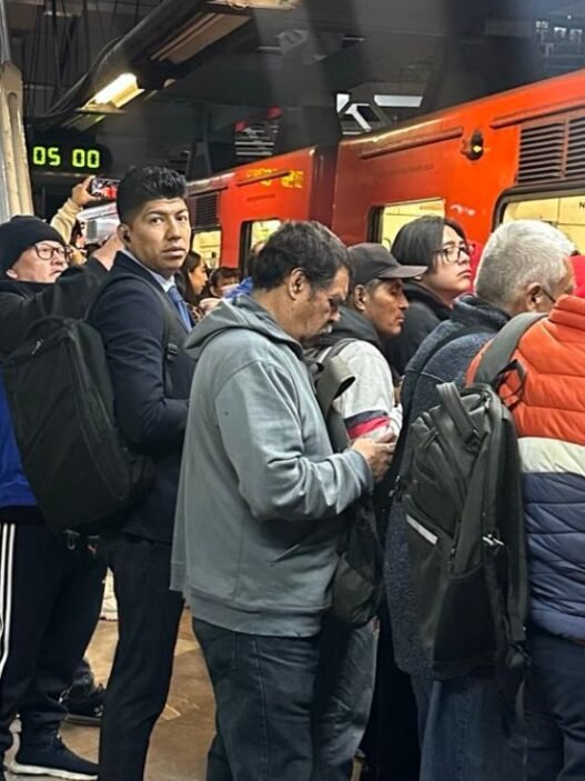 Retrasos en Líneas 7 y 8 del Metro CDMX por falla y revisión