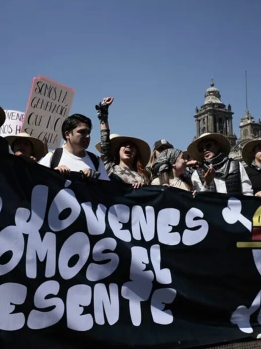 Manifestaciones en CDMX por salud pública y violencia de género