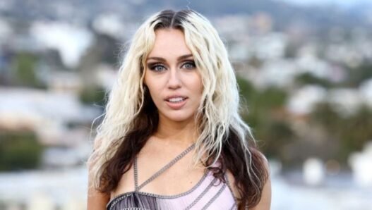 Miley Cyrus impulsa su carrera como compositora en el cine
