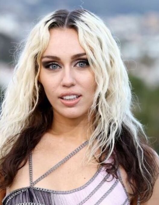 Miley Cyrus impulsa su carrera como compositora en el cine