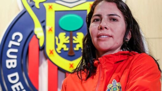 Alicia Cervantes renueva con Chivas Femenil hasta 2028