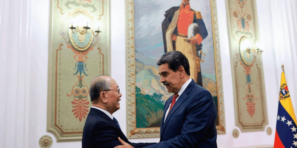 Maduro y enviado de China refuerzan alianza ante tensiones con EE UU