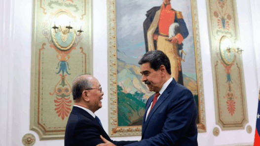 Maduro y enviado de China refuerzan alianza ante tensiones con EE UU