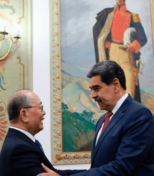 Maduro y enviado de China refuerzan alianza ante tensiones con EE UU