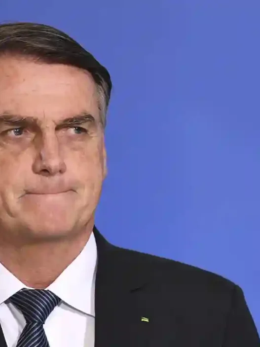 Bolsonaro es hospitalizado tras caída en su celda en Brasilia