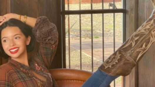 Ángela Aguilar deslumbra en redes y recibe apoyo de Nodal