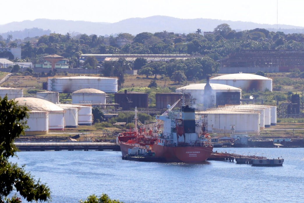 Cuba acusa a EE.UU. de bloqueo petrolero y alerta crisis energética