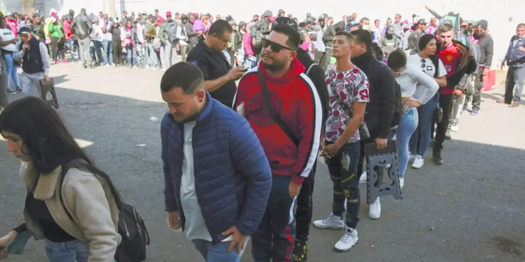 Jueza de EE UU frena fin del TPS para 10,000 migrantes