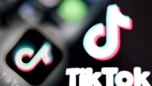UE acusa a TikTok de violar normas por diseño adictivo