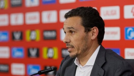 Sevilla FC enfrenta sanción por cánticos ofensivos en su estadio