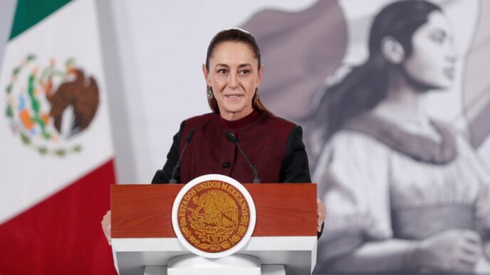 Sheinbaum propone limitar pensiones millonarias a exfuncionarios