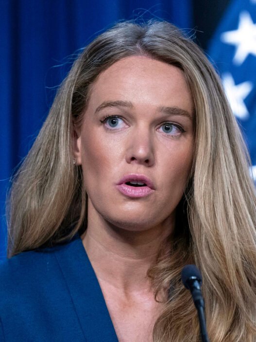 Portavoz del DHS renuncia en medio de crisis y presión migratoria