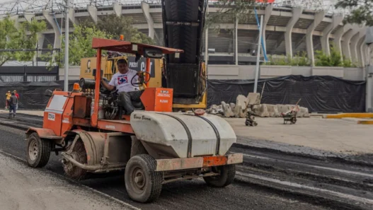 Diputados piden diálogo ante quejas por obras en Estadio Azteca