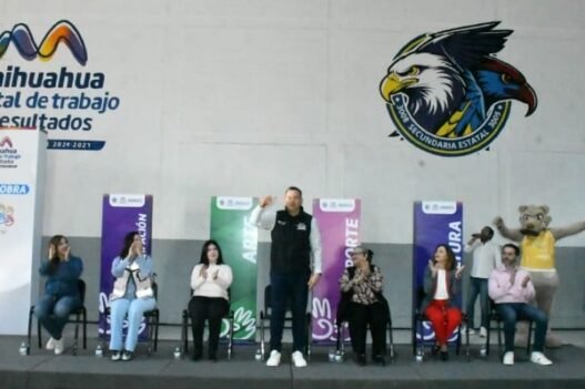 Chihuahua entrega rehabilitación en secundarias 3008 y 3005