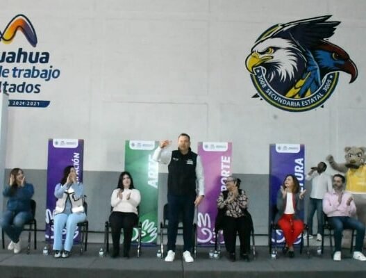 Chihuahua entrega rehabilitación en secundarias 3008 y 3005