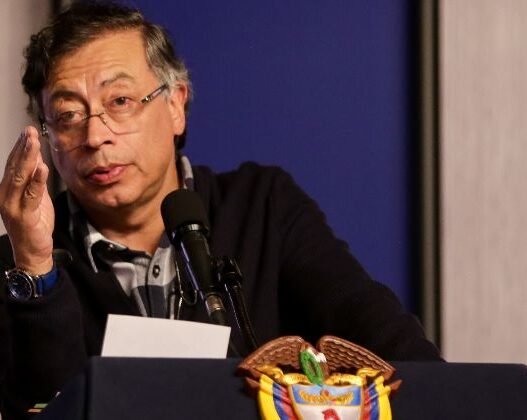 Petro acusa a Ecuador de lanzar bomba; crece tensión fronteriza
