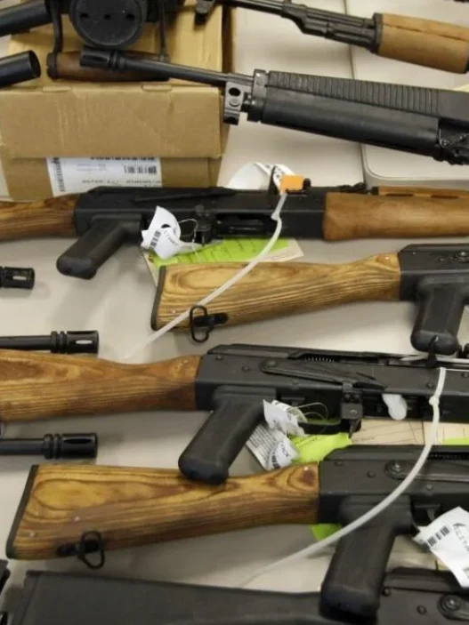 Mexicano recibe 7 años en Texas por tráfico de armas a México