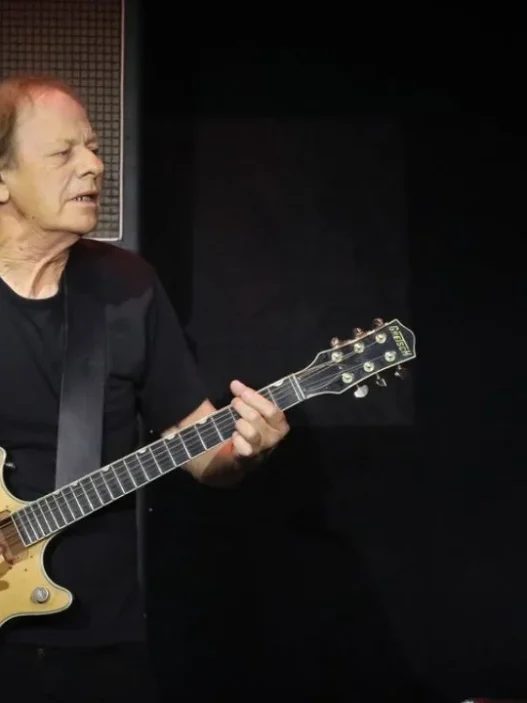 Hospitalizan en Buenos Aires a Stevie Young, guitarrista de AC/DC