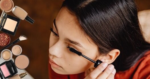 IA revela técnicas de maquillaje para realzar ojos pequeños