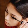 IA revela técnicas de maquillaje para realzar ojos pequeños