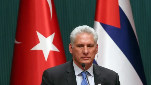 Díaz-Canel rechaza renuncia y defiende soberanía de Cuba