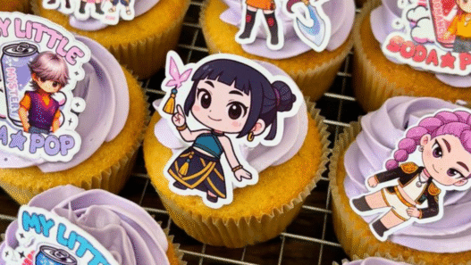 Ideas para decorar mini pastelitos con temática Guerreras K-Pop