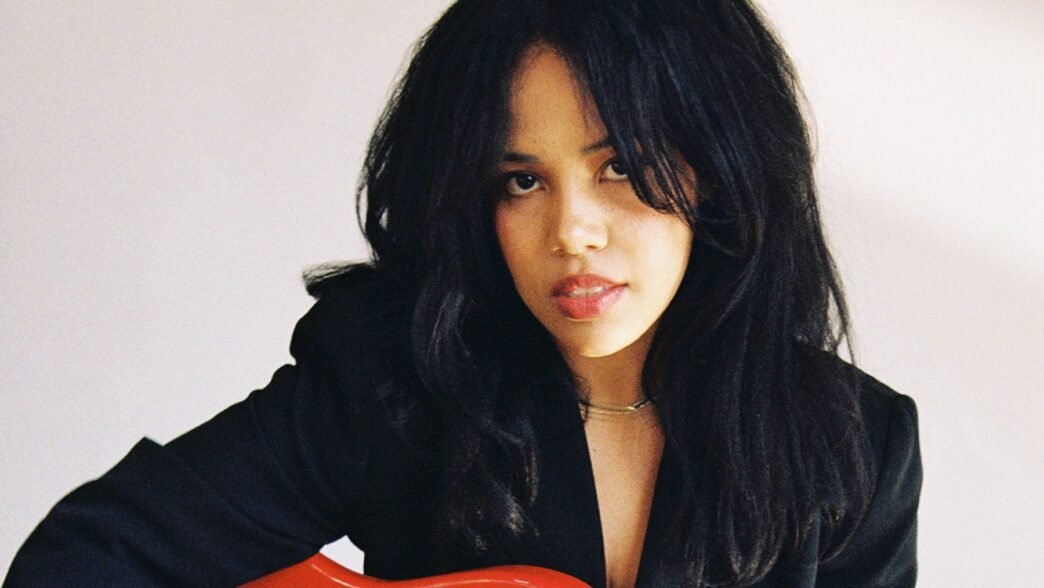 Baby Rose lanza *Yearnalism* y acompaña a Olivia Dean en gira