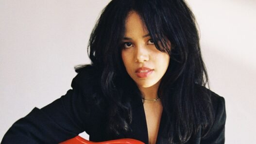 Baby Rose lanza *Yearnalism* y acompaña a Olivia Dean en gira
