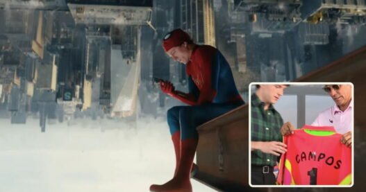Jorge Campos regala su icónica camiseta a Tom Holland por Spider-Man