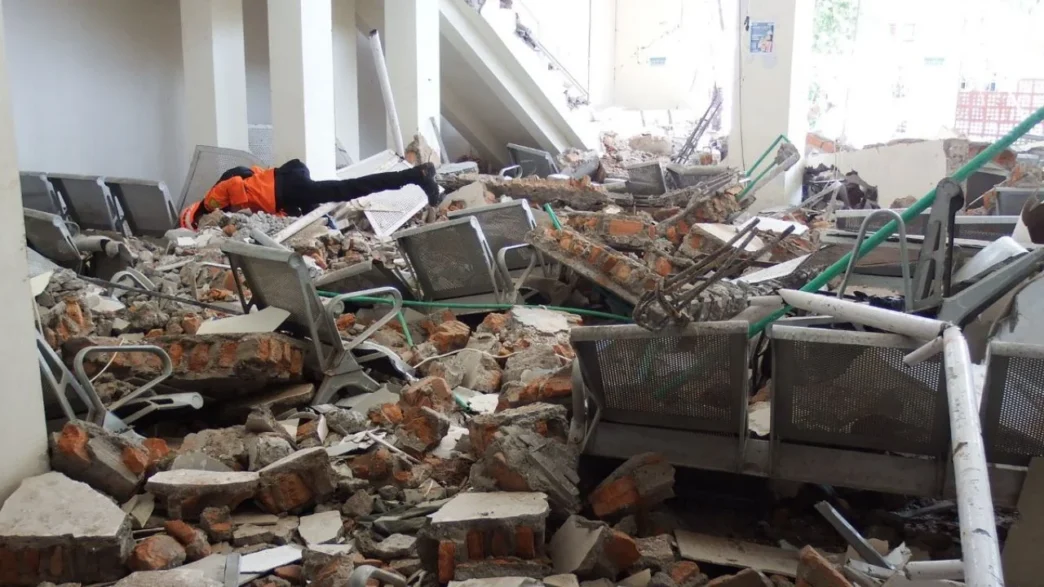 Terremoto de 7.7 en Indonesia: 40 muertos y miles evacuados