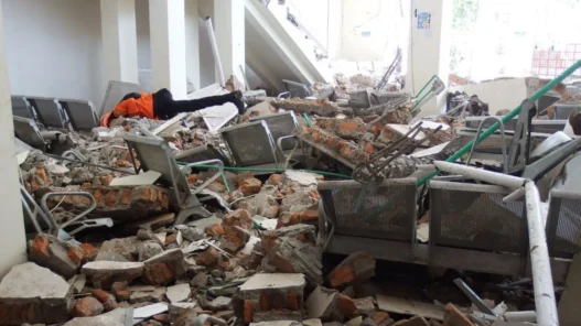 Terremoto de 7.7 en Indonesia: 40 muertos y miles evacuados
