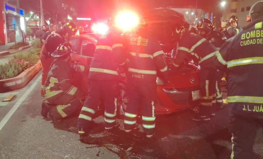 Reportan dos volcadas y dos choques viales en CDMX