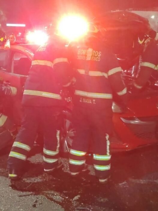 Reportan dos volcadas y dos choques viales en CDMX
