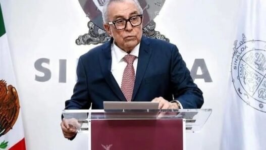 Rubén Rocha regresa a gobernar Sinaloa tras ser exonerado por FGR