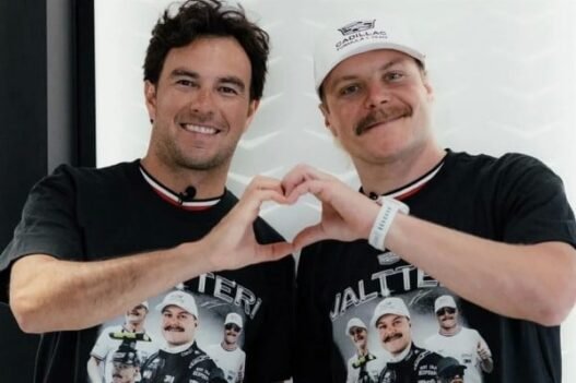 Checo Pérez sorprende a Bottas con regalo en equipo Cadillac