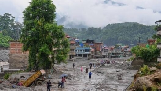 Más de 900 muertos por alud en el Himalaya entre Nepal y China