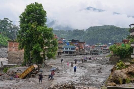 Más de 900 muertos por alud en el Himalaya entre Nepal y China