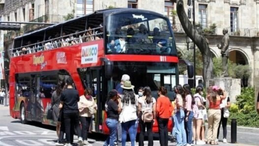 Superávit turístico de México cae 9.6% pese a récord en ingresos