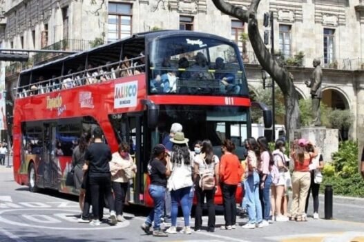 Superávit turístico de México cae 9.6% pese a récord en ingresos