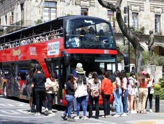 Superávit turístico de México cae 9.6% pese a récord en ingresos