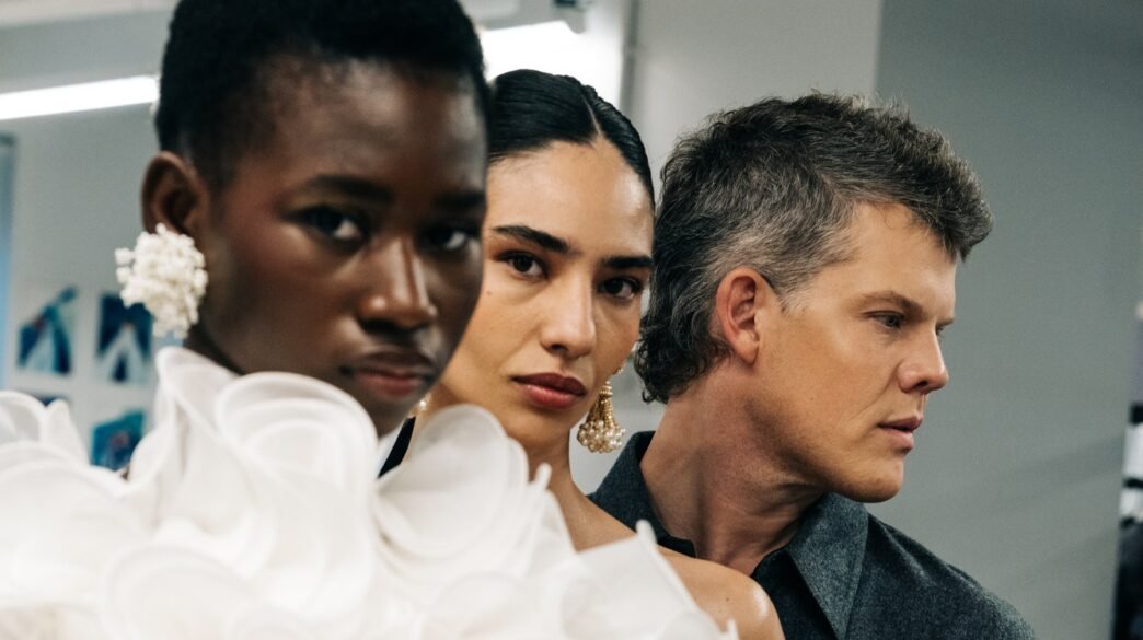 Carolina Herrera celebra 45 años con desfile y expansión global