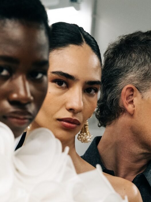 Carolina Herrera celebra 45 años con desfile y expansión global