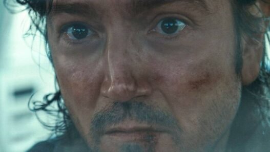 Diego Luna aborda el impacto de la ausencia materna en su obra