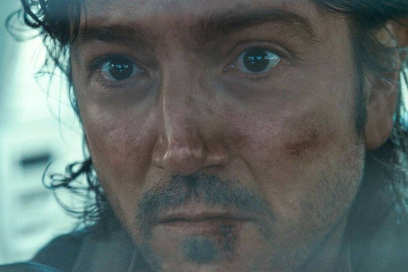 Diego Luna aborda el impacto de la ausencia materna en su obra