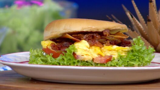 Desayuno innovador: hamburguesa con mermelada de tocino y chile